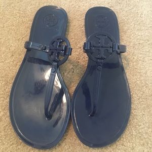 Eeeeeuc size 6 navy